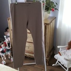 HUE capri leggings